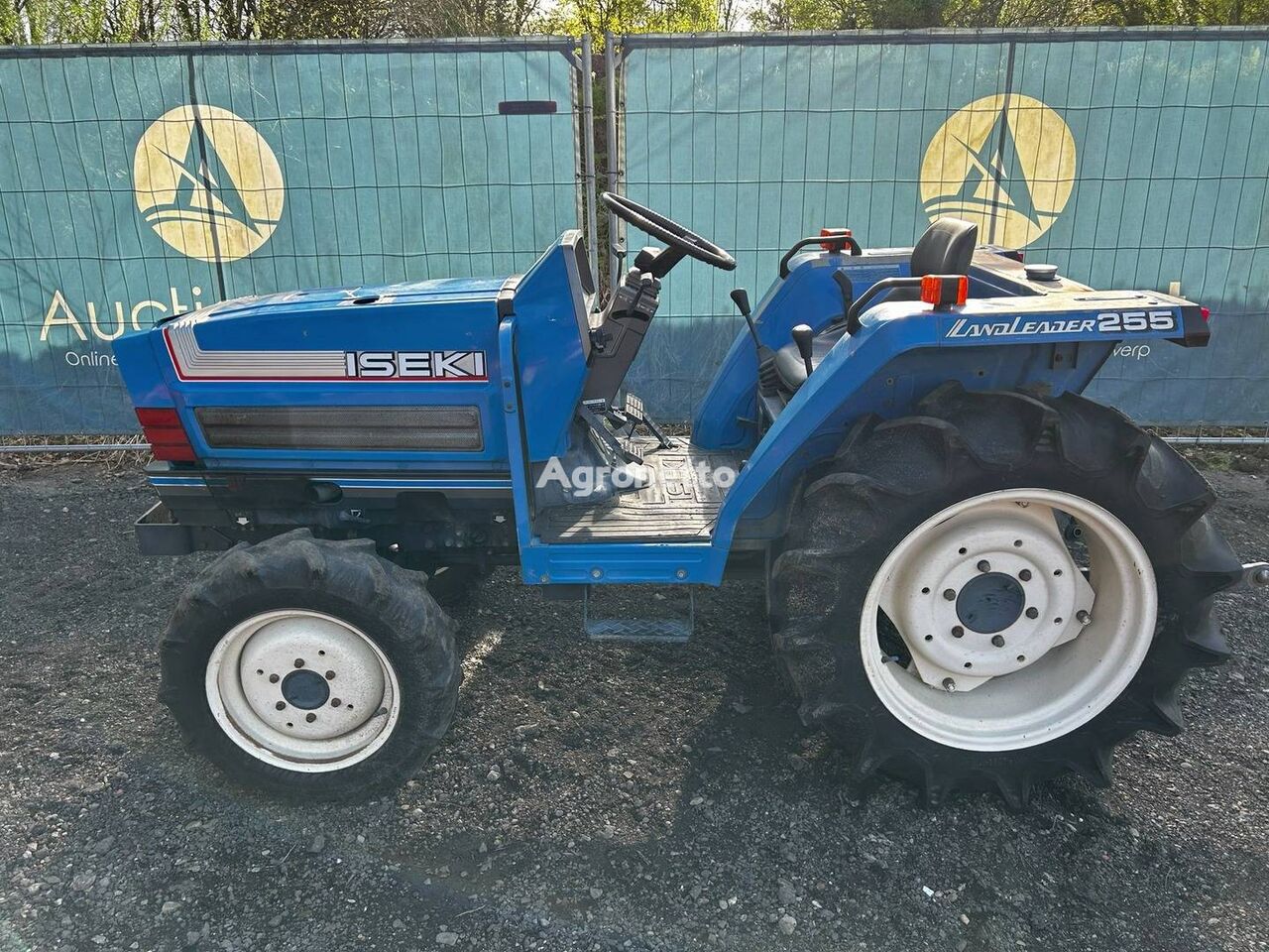 kolesový traktor Iseki TA255
