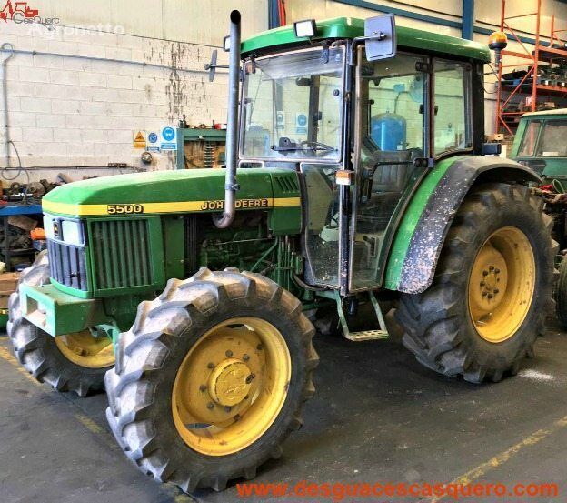 kolesový traktor John Deere 5500 na náhradné diely