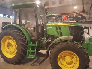nový kolesový traktor John Deere 6110B