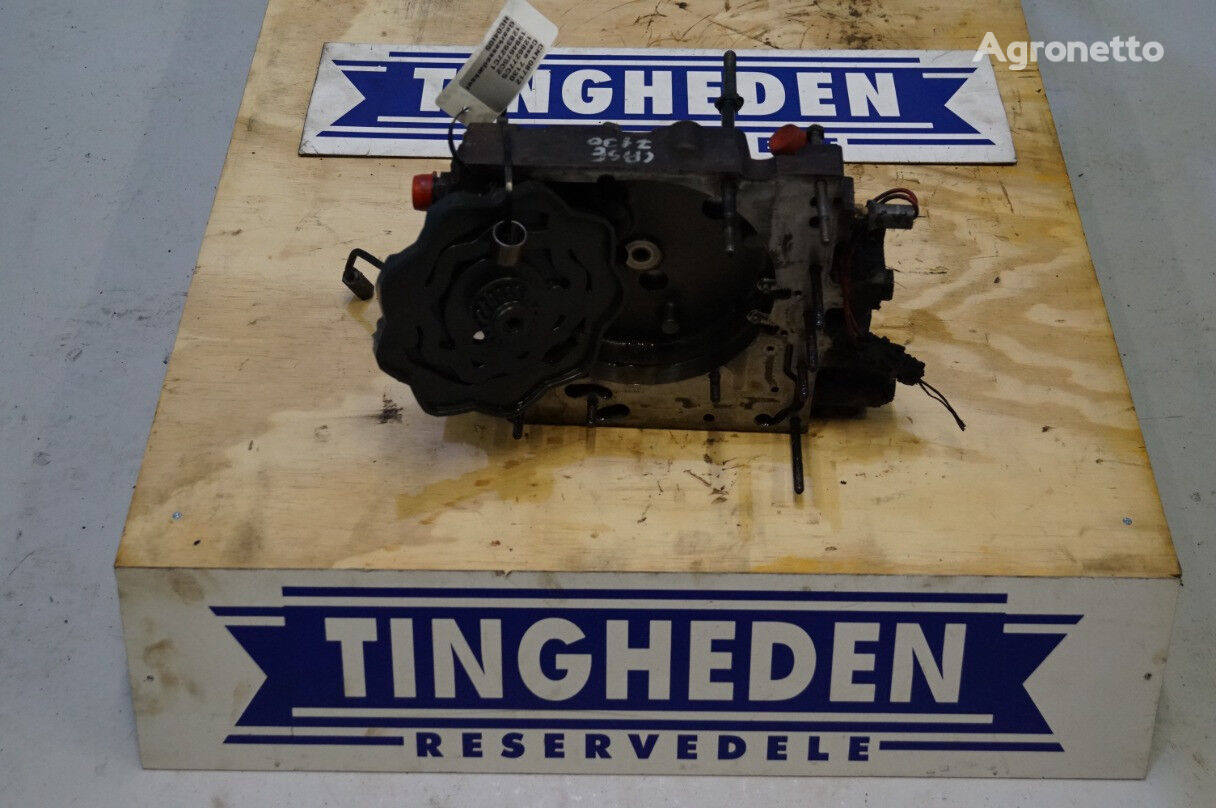ostatné náhradné diely prevodovky Brugt gearkassedæksel na obilného kombajna Case IH 7130