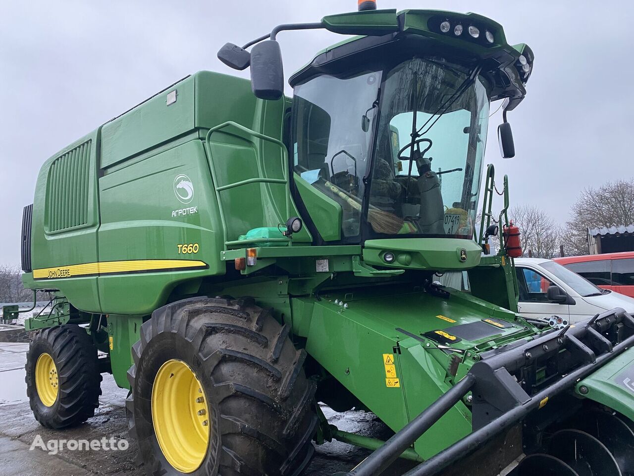 obilný kombajn John Deere T660