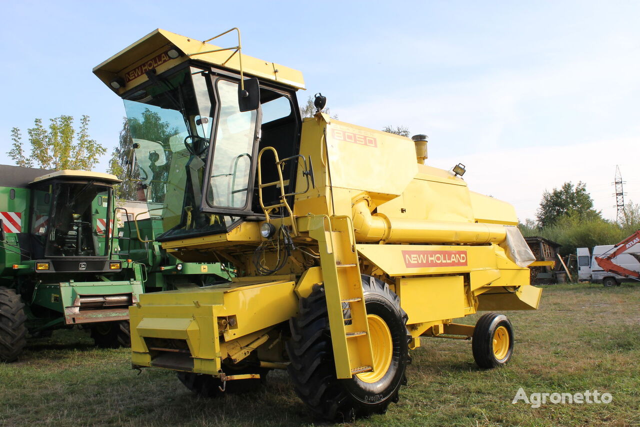 obilný kombajn New Holland 8050