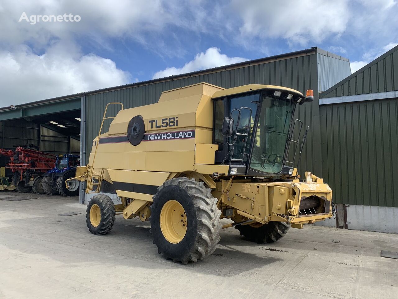 obilný kombajn New Holland TL58i c/w 16ft Header